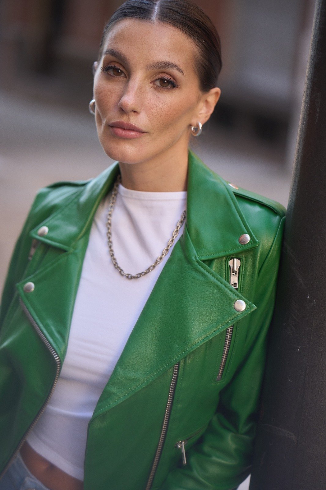 MODELO HELENA VERDE DE CUERO OVINO