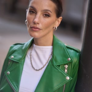 MODELO  HELENA VERDE DE CUERO OVINO