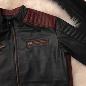 MODELO THOR NEGRO Y BORDO